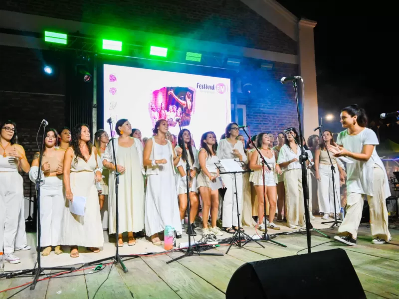 El Festival 8M &ldquo;Un r&iacute;o de voces&rdquo; reuni&oacute; arte, emprendedoras de la econom&iacute;a social y propuestas culturales