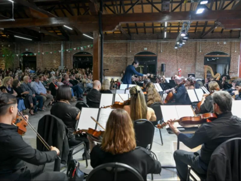 Con sala llena, la Sinf&oacute;nica brill&oacute; en el Centro Cultural Juan L. Ortiz