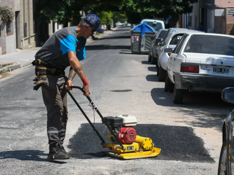 Comienza a usarse el sistema de asfalto en frío para bacheo en la ciudad