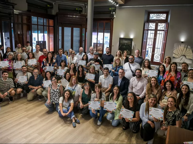 Rumbo a la Diseña Paraná: entregaron certificados a emprendedores
