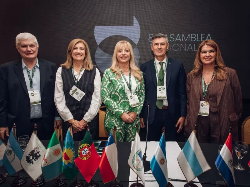 Romero llev&oacute; la experiencia de Paran&aacute; a la Red de Municipios frente al Cambio Clim&aacute;tico