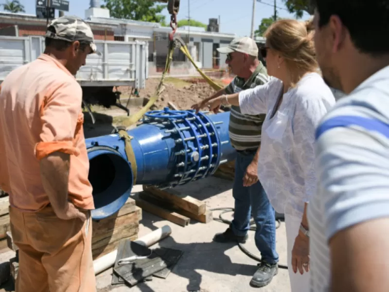 Etapa final en la obra que optimizará la provisión de agua potable en la zona Este