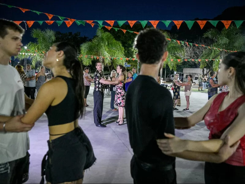 Arranc&oacute; la Milonga Abierta en la Plaza de las Naciones