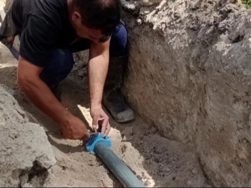 La Municipalidad amplía la red de agua potable en barrio Cáritas