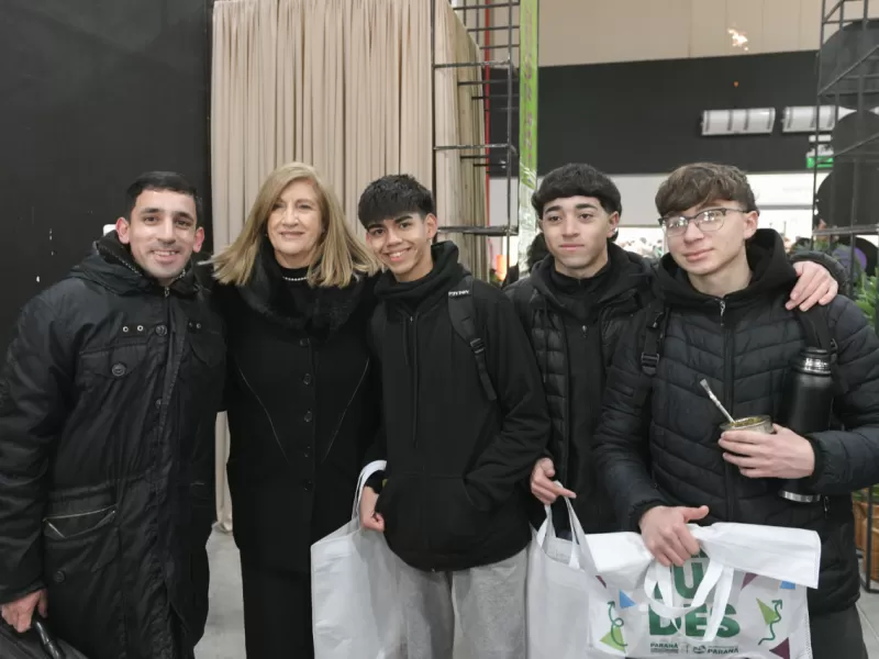 Rosario Romero resaltó el interés de los estudiantes en su visita a la feria Construir Futuro