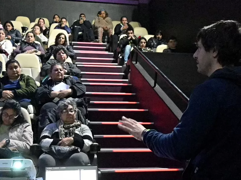 M&aacute;s de 800 personas se formaron para recibir el carnet de manipulaci&oacute;n de alimentos