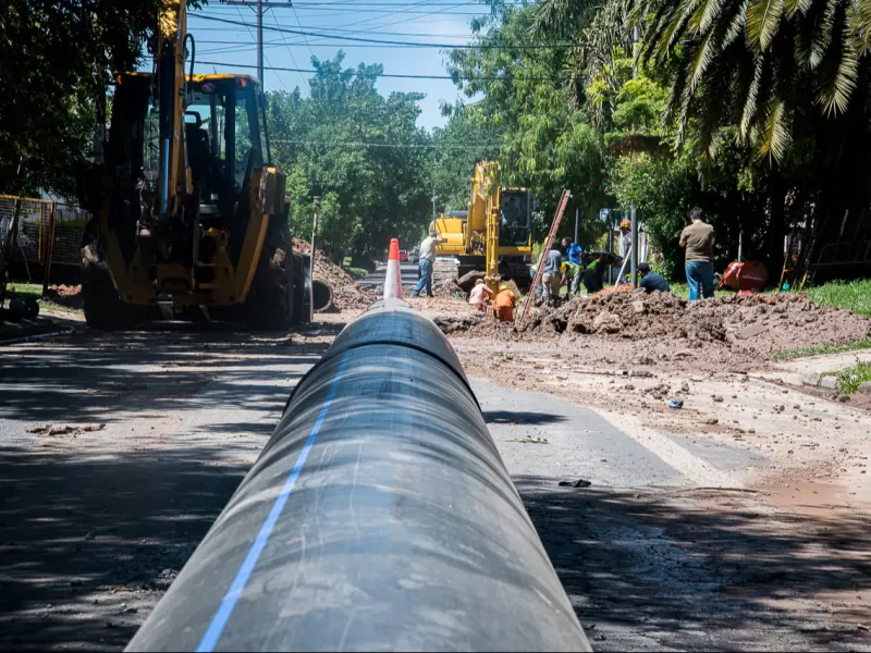 Mejoras en el servicio de agua potable: la obra tiene un alto porcentaje de avance