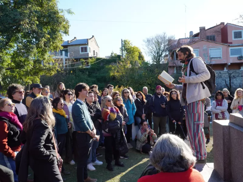 Se realizó un recorrido literario en el Paseo Jardín