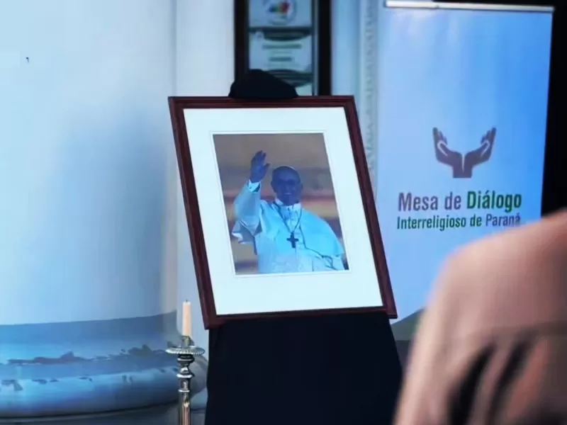La Mesa de Diálogo Interreligioso homenajeó al Papa Francisco en la ciudad