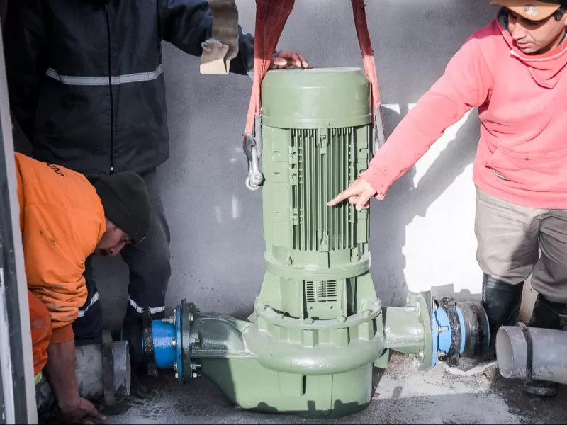 Instalaron bomba presurizadora para mejorar el servicio de agua potable en barrios del Oeste