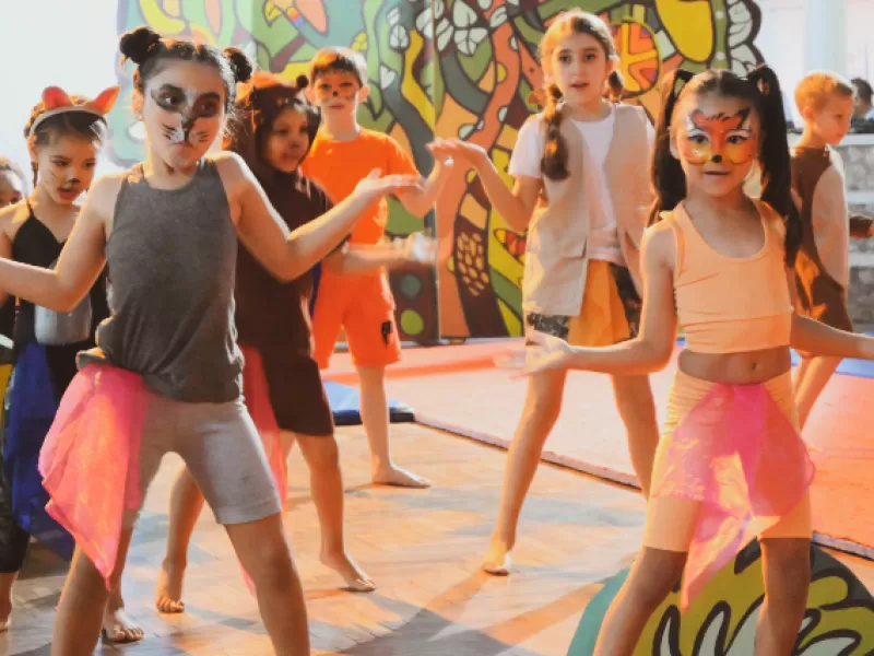 Las infancias fueron protagonistas de la muestra anual de la Escuela Municipal de Circo Larrisa