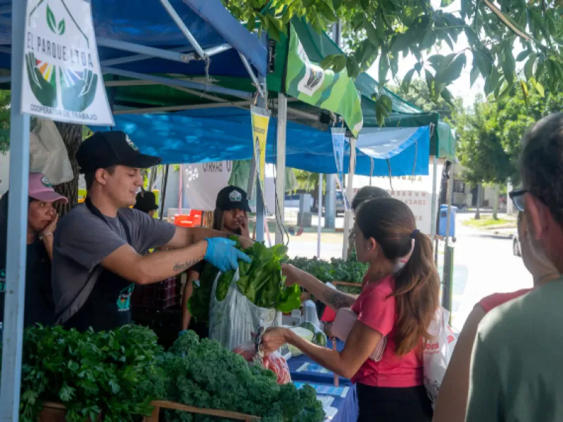 La “Feria en tu Barrio” continúa recorriendo la ciudad durante 2025