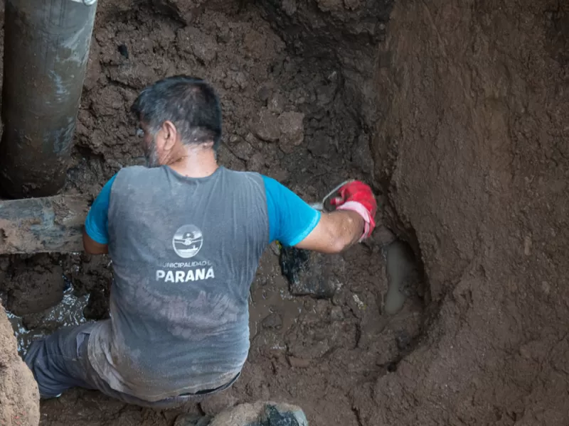 Operativos de renovaci&oacute;n y reparaci&oacute;n de ca&ntilde;er&iacute;as del servicio cloacal en distintos barrios