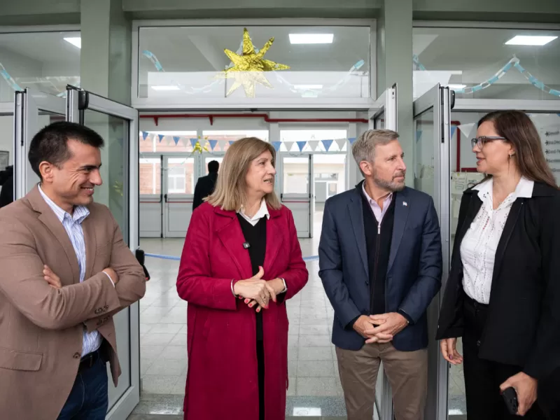 Romero y Rogelio Frigerio inauguraron la escuela &ldquo;Del Bicentenario&rdquo;