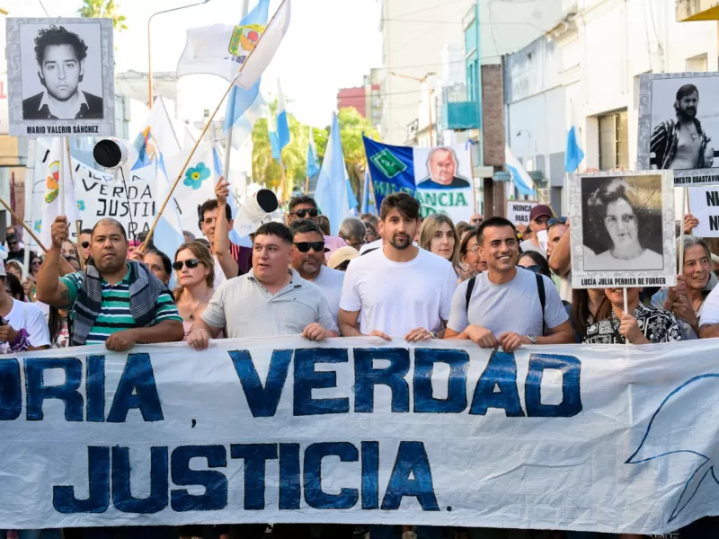 La Municipalidad de Paran&aacute; acompa&ntilde;&oacute; la marcha a 50 a&ntilde;os del golpe