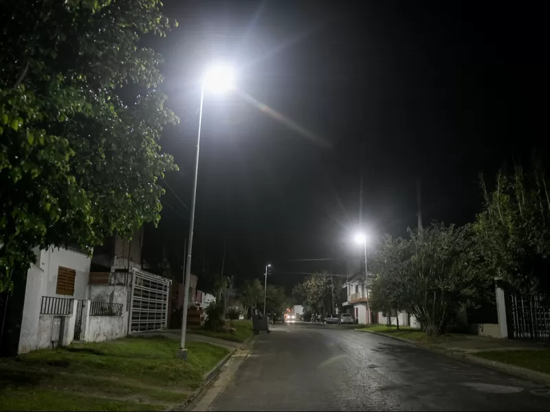 La Municipalidad avanza con el plan “100 por ciento Led”: Romero visitó la vecinal Villa Hermosa
