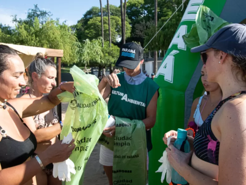 Nueva jornada de conciencia ambiental y limpieza de la costa