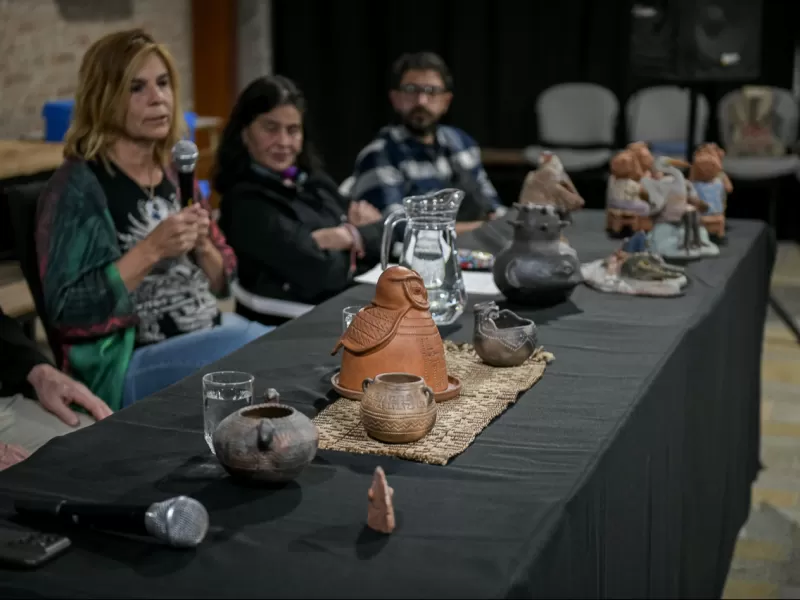Paran&aacute; reuni&oacute; a ceramistas de la regi&oacute;n y construy&oacute; un horno comunitario, con el barro como identidad