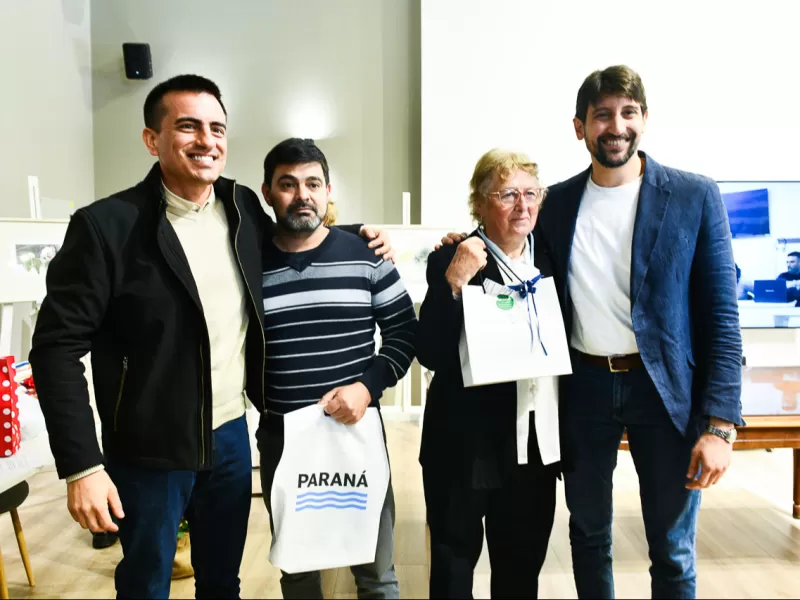 Entregaron diplomas a trabajadores que concluyeron sus estudios secundarios