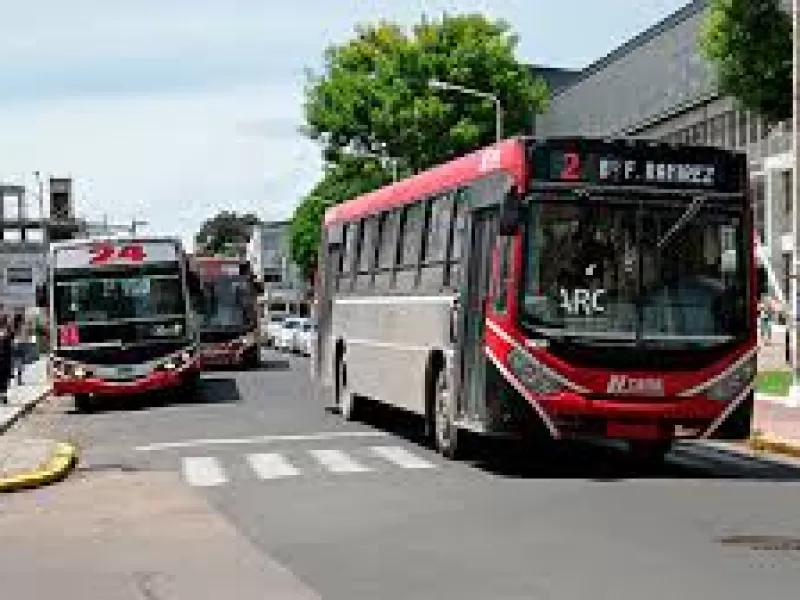 La ciudad continúa este lunes sin colectivos “parcialmente”