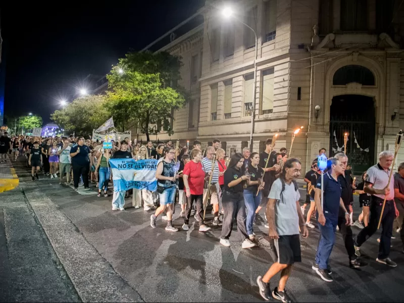 Se realiz&oacute; la Marcha de Antorchas y la tradicional Vigilia para conmemorar el 2 de abril
