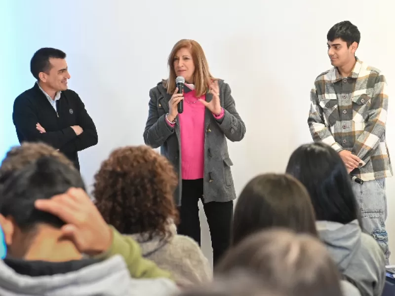 Romero acompañó la apertura del ciclo 2024 del Concejo Estudiantil de Paraná