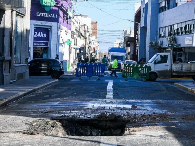 Intervenci&oacute;n preventiva en la red sanitaria por socav&oacute;n en calle Espa&ntilde;a