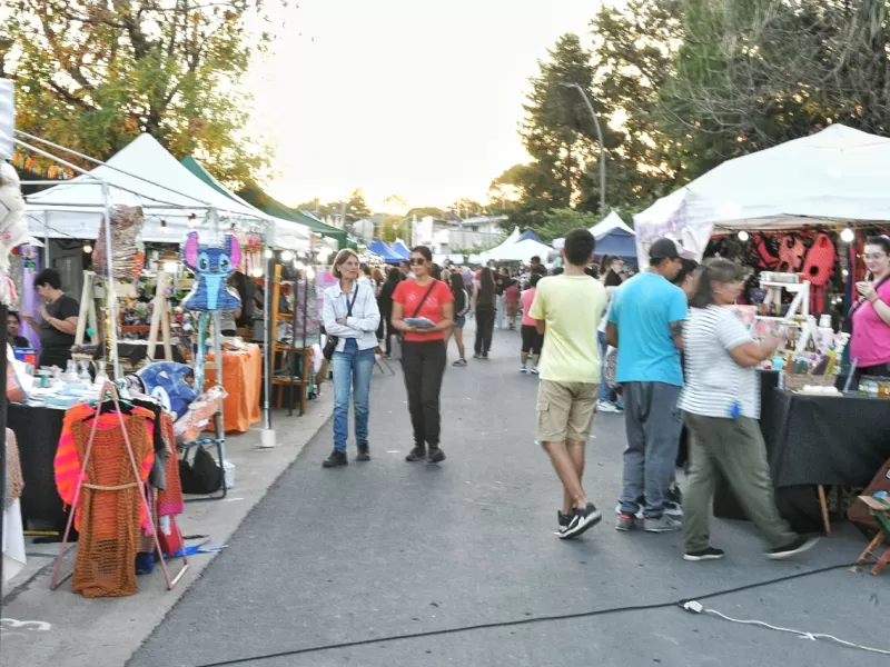 La Feria del Trabajador se vivió a pleno en el Parque Lineal Sur