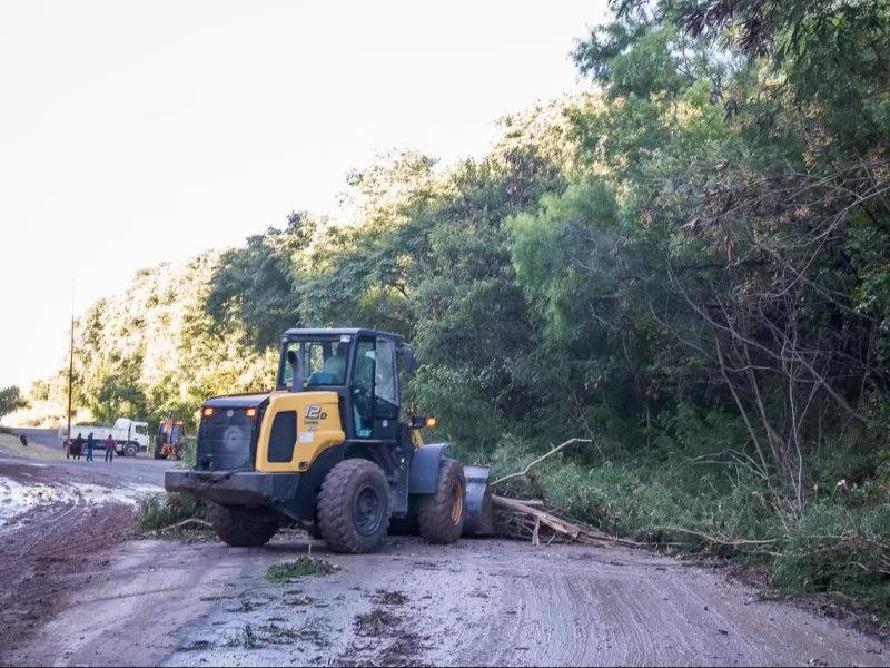 Paran&aacute; intensifica la limpieza y erradicaci&oacute;n de mini basurales en el Parque Varisco