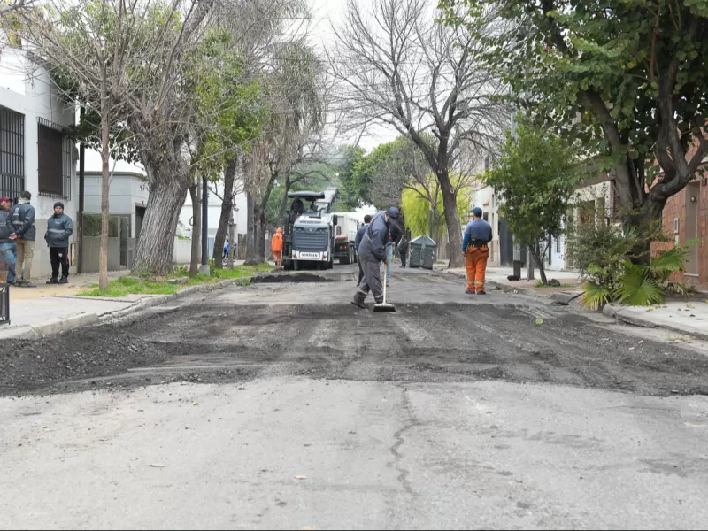 Mejoran calle Diamante entre Paraguay y Perú