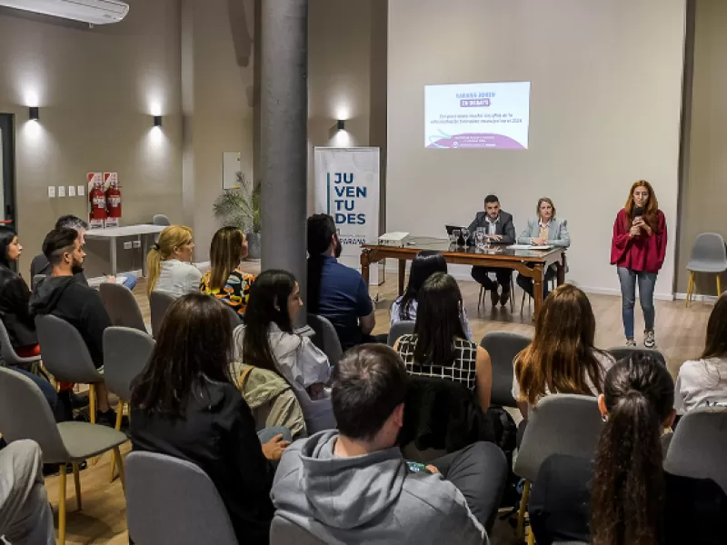 La Municipalidad impulsó un espacio de diálogo con jóvenes de la ciudad