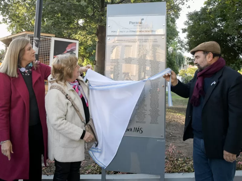 La Municipalidad puso en valor el Monolito de la Memoria en Plaza Alvear