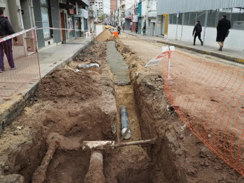 Continúa el recambio de cañerías de agua para modernizar la red del casco céntrico