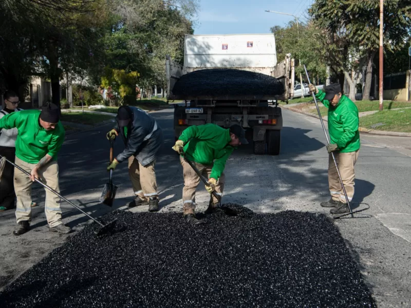 La Municipalidad intervino con mejoras viales en barrio Santa Luc&iacute;a