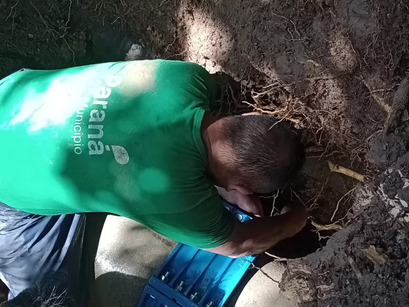 Intervenci&oacute;n en ca&ntilde;er&iacute;a de agua averiada por empresa constructora