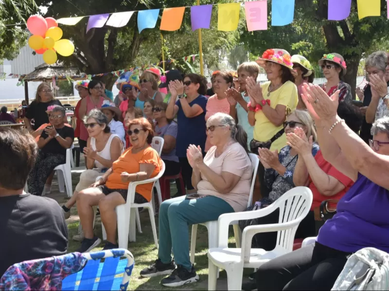 Destacan la participaci&oacute;n de personas mayores durante las Colonias de Verano