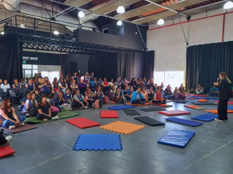 Más de un centenar de docentes de Paraná fortalecen la enseñanza artística en el nivel inicial