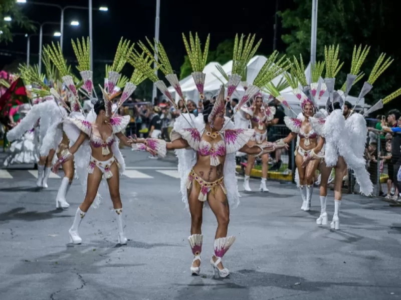 Paraná vibró con la primera noche de los Carnavales 2025