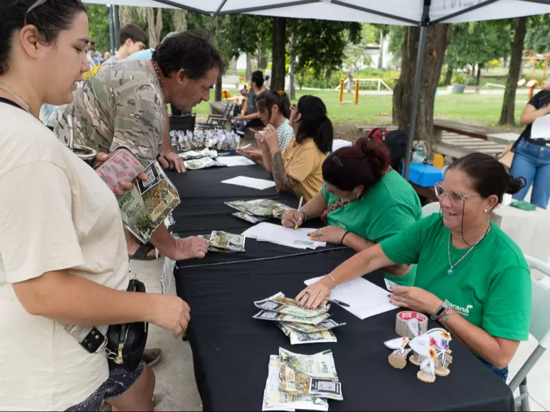 Bioferia en Paran&aacute;: se entregaron m&aacute;s de 600 kits de semillas de la temporada oto&ntilde;o-invierno