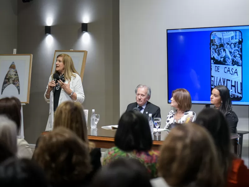 Presentaron el libro “Mujeres en marcha”: Romero destacó el trabajo literario