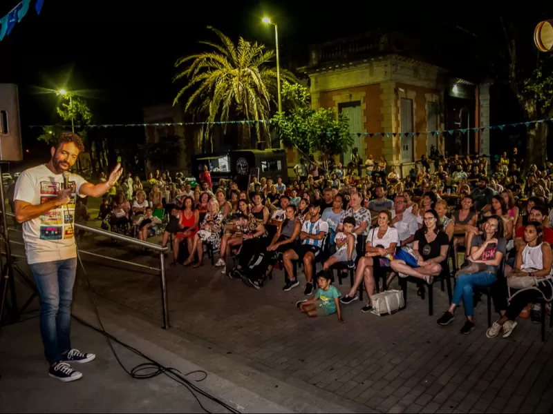 Humor frente al r&iacute;o: espect&aacute;culos al aire libre en la agenda cultural de verano