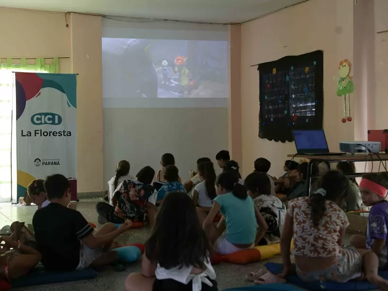 Las infancias disfrutaron de cine en el CIC I de La Floresta