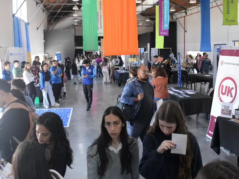 Más de 1.400 estudiantes secundarios visitaron la feria "Construir Futuro"