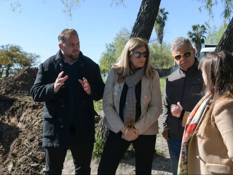 Paraná implementó un plan de manejo de residuos sobre el arroyo Antoñico