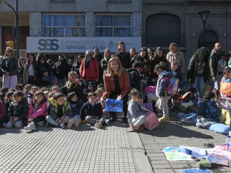 Inauguraron un mural conmemorativo por los 140 años del jardín de infantes de la Escuela Normal