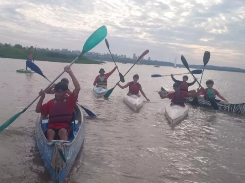 Integrantes de la colonia de verano de playa realizarán la travesía acuática Villa Urquiza-Paraná