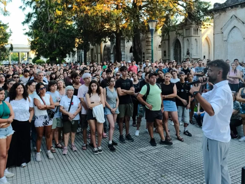 Masiva participaci&oacute;n en una nueva edici&oacute;n del Ciclo Atardeceres en el Cementerio