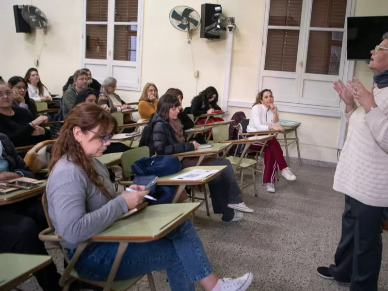 Dise&ntilde;a Paran&aacute; realiz&oacute; la &uacute;ltima cl&iacute;nica de dise&ntilde;o con m&aacute;s de 100 emprendedores