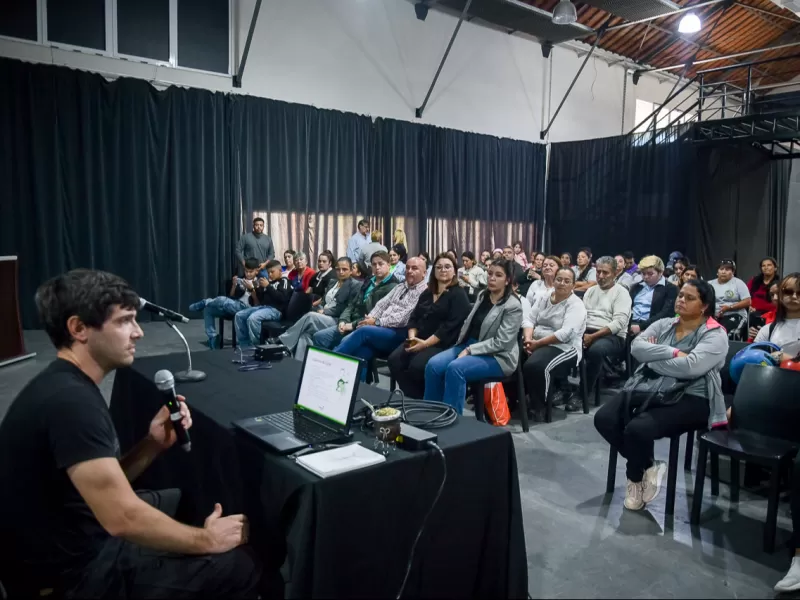 Paran&aacute; acompa&ntilde;a a organizaciones sociales con capacitaciones en manipulaci&oacute;n de alimentos