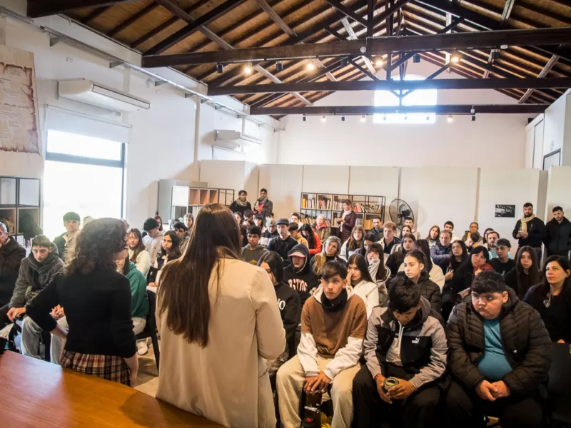 M&aacute;s de 100 estudiantes secundarios participan del concurso El Lore de Tu Barrio